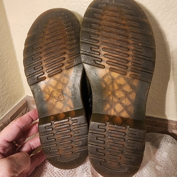 Dr. Martens Child Size 4 - Picture 9 of 9